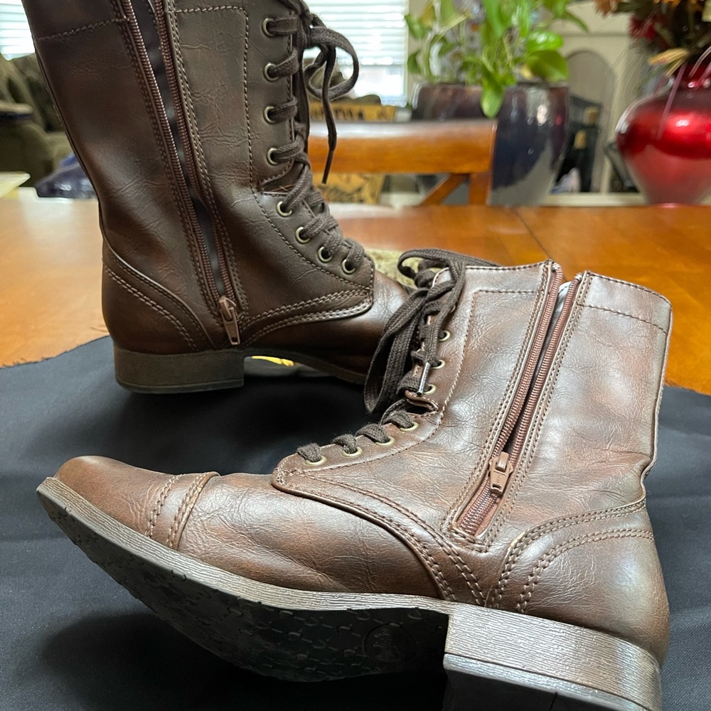 Candie’s Brown 8.5 Lace-up Boots with Side Zipper.